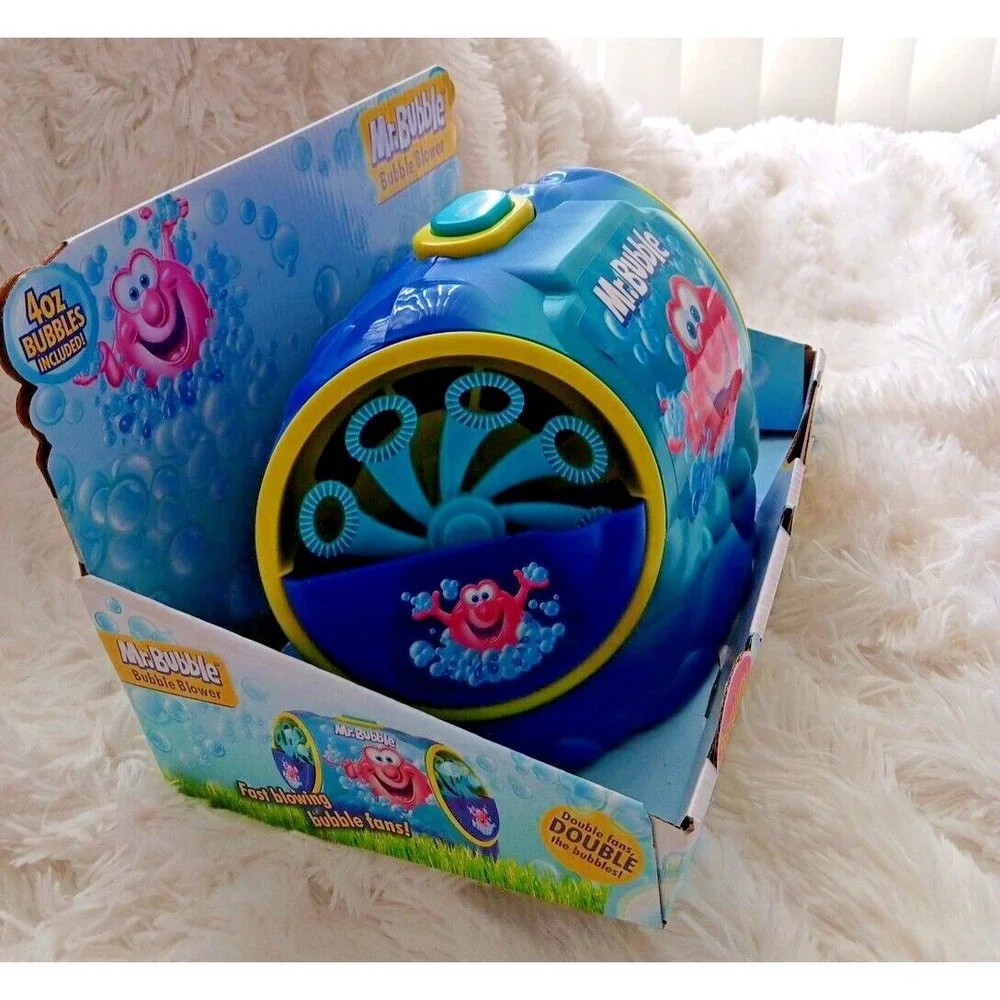Electric Spaceman Bubble Blower Flashing‎ Lights Requires Batteries